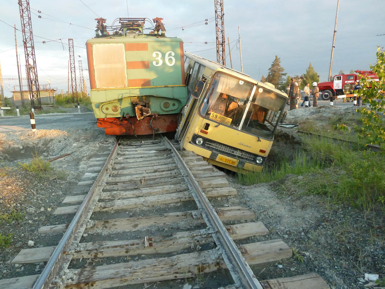 Автобус на жд переезде. Аварийность на Железнодорожном транспорте. Авария на железной дороге. Железнодорожный переезд.